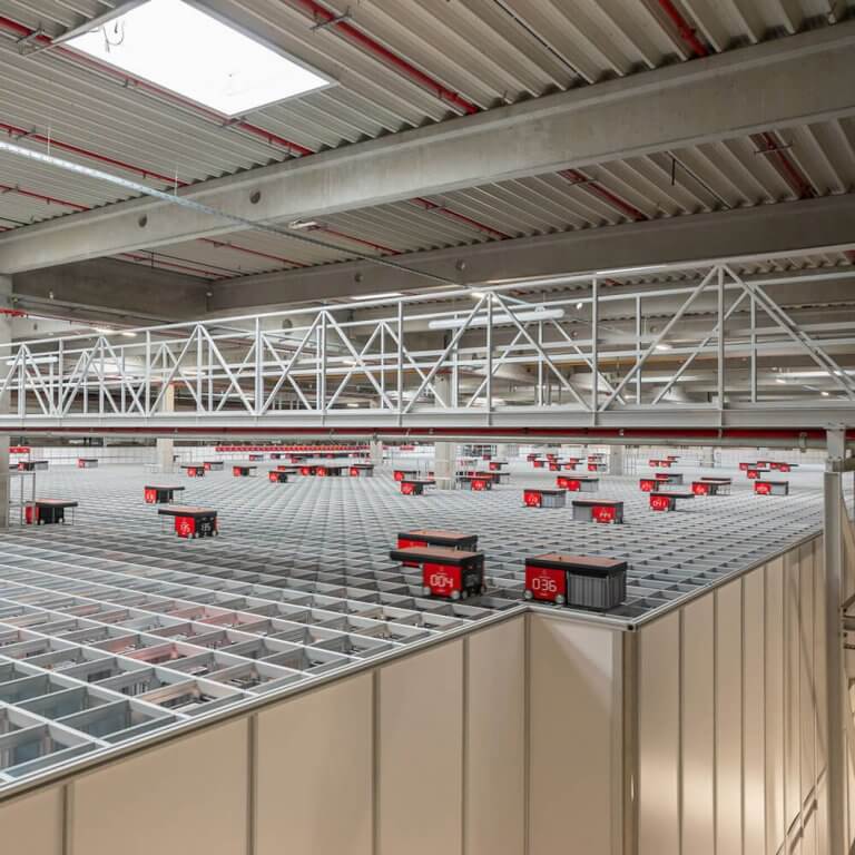 Element Logic supporta le imprese di ogni dimensione nel percorso verso una logistica più agile, flessibile e competitiva. Una logistica a prova di futuro inizia con l’adozione di soluzioni che semplificano le operazioni, proteggono il business e garantiscono continuità operativa. Efficientamento e ottimizzazione dei costi non sono più un obiettivo difficile da raggiungere, ma realistico.